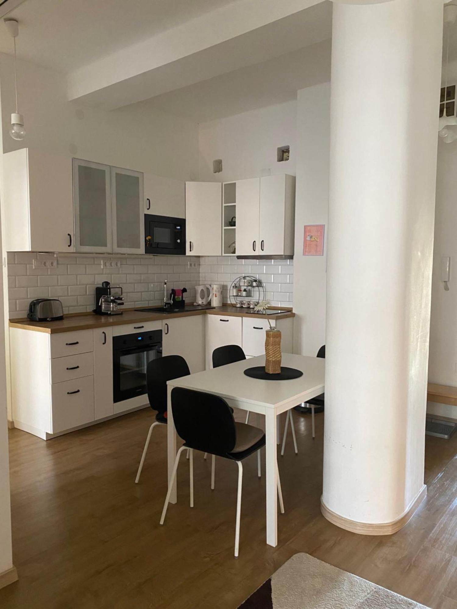 Larix Apartman บูดาเปสต์ ภายนอก รูปภาพ