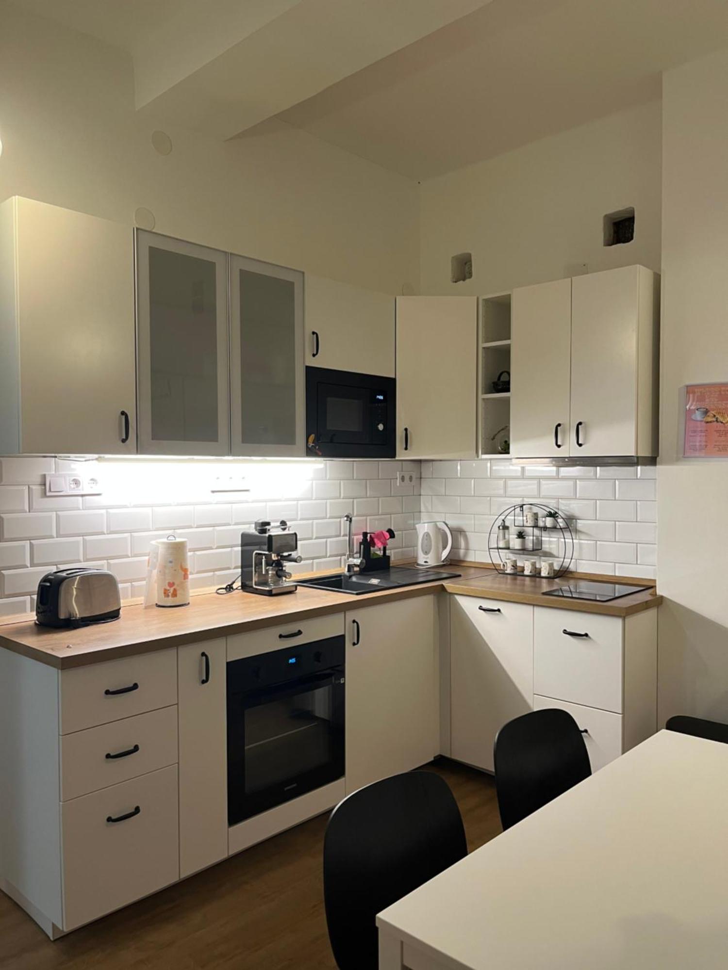 Larix Apartman บูดาเปสต์ ภายนอก รูปภาพ